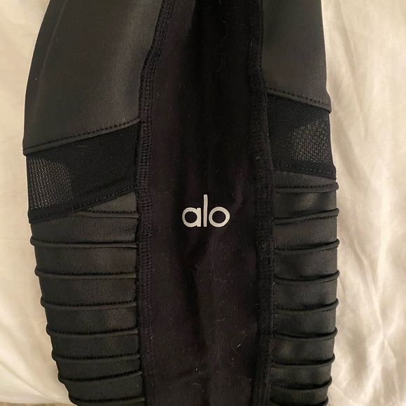 Alo Ribbed Leggings - Picture 3 of 4